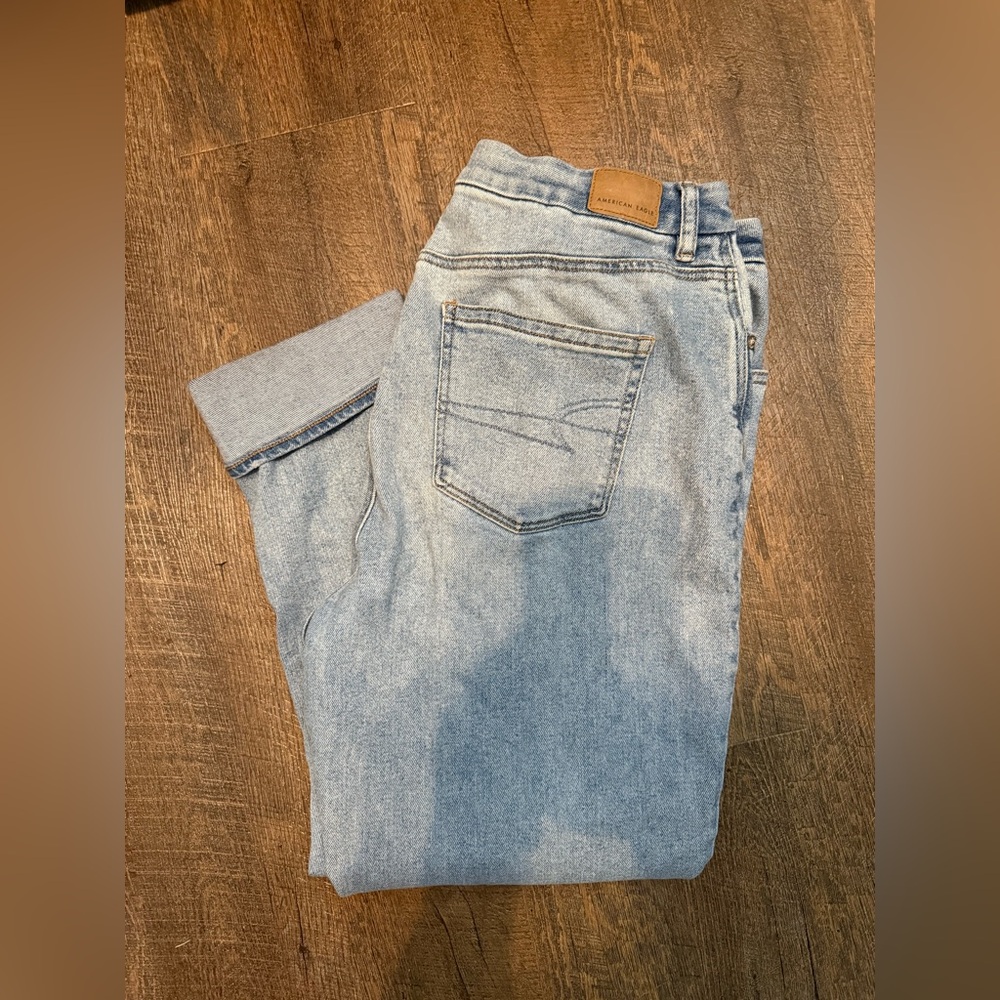 American Eagle Outfitters mom Jean